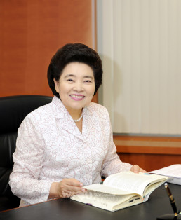 Fundación Internacional WeLoveU Presidenta Honoraria Zahng Gil-jah