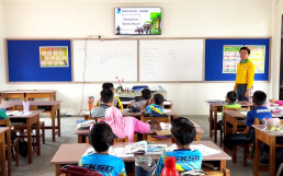 Proporcionando televisores educativos a seis escuelas nacionales en Penang, Malasia